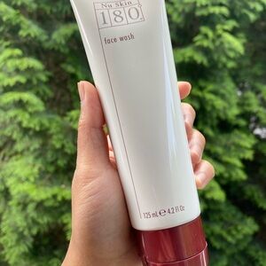 Skin 180 Face Wash - White and Red